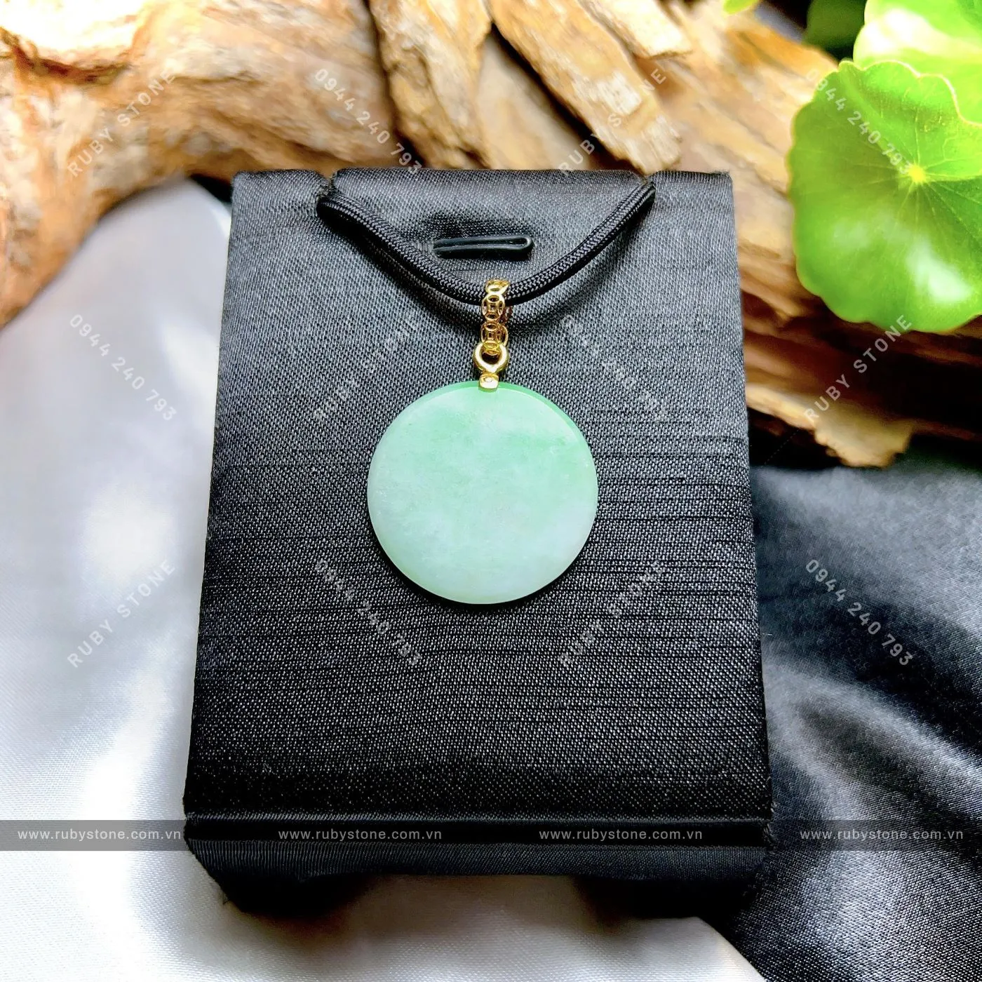 Mặt dây vô sự bài Ngọc cẩm thạch Miến Điện Mặt dây vô sự bài Ngọc cẩm thạch Miến Điện