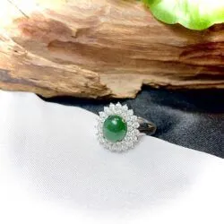 Nhẫn ngọc Phỉ thuý xanh lục, vàng trắng 14k - Ảnh 2