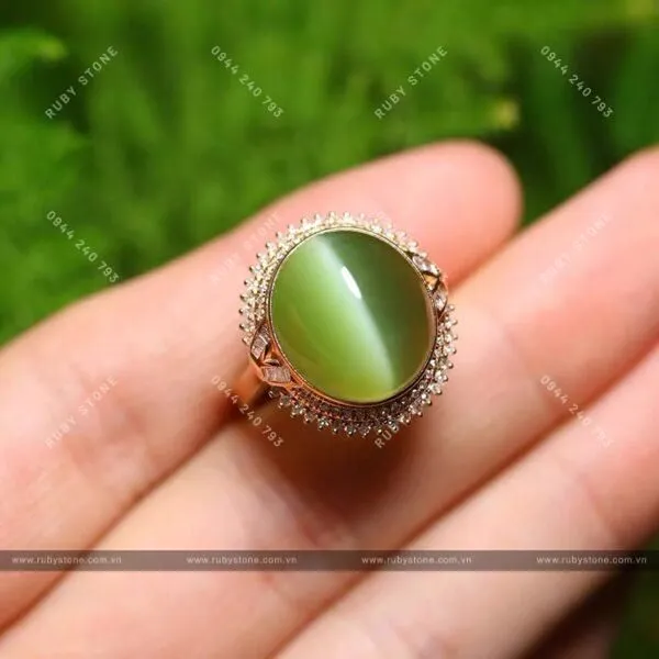 Ngọc bích mắt mèo là gì? Loại Ngọc bích đặc biệt quý giá Bạn đã biết?