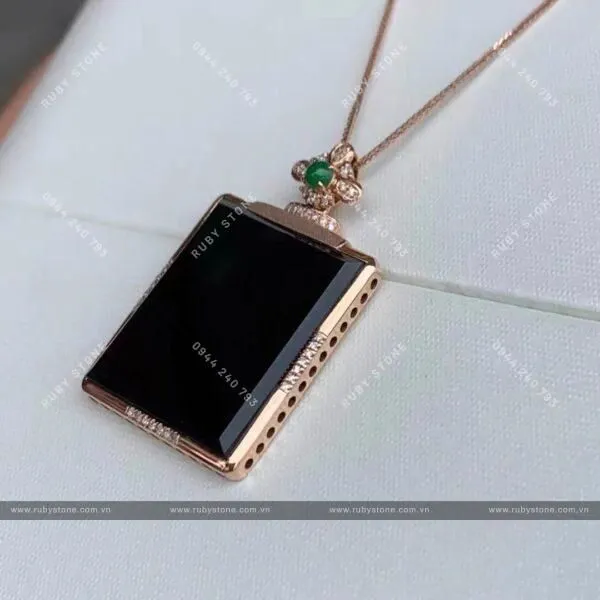 Vô sự bài là gì? Mặt ngọc tối giản nhưng tràn đầy khí chất