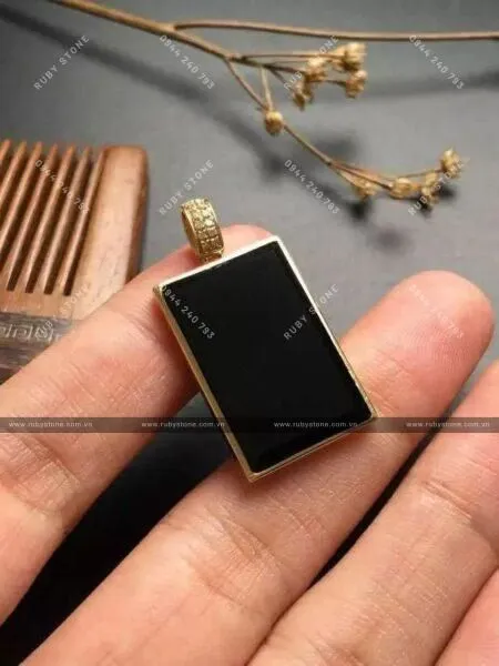 Vô sự bài là gì? Mặt ngọc tối giản nhưng tràn đầy khí chất