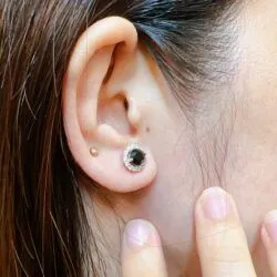 Khuyên tai Ngọc phỉ thúy mực dục Myanmar, vàng trắng 14k - Hình ảnh 6