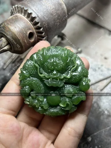 Sự khác nhau cơ bản giữa chạm khắc bằng máy và chạm khắc bằng tay thủ công