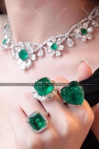 Emerald - Ngọc Lục Bảo là gì? Công dụng và giá trị của Ngọc Lục Bảo như thế nào?