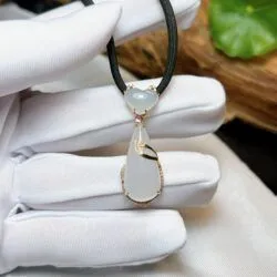 Mặt dây ngọc Phỉ thuý Myanmar hình con mèo, vàng 18k kim cương thiên nhiên - Hình ảnh 7
