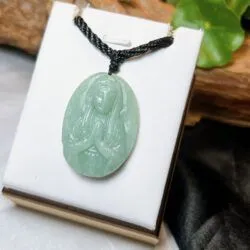 Mặt dây Đức mẹ Maria ngọc cẩm thạch Myanmar - Hình ảnh 2