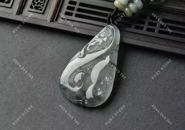 Phỉ thúy Hắc băng là gì? Ngọc gà đen có phải là hắc băng hay không?