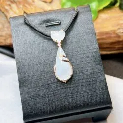 Mặt dây ngọc Phỉ thuý Myanmar hình con mèo, vàng 18k kim cương thiên nhiên - Hình ảnh 2