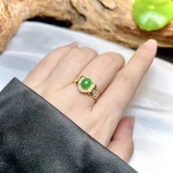 Nhẫn ngọc Phỉ thuý xanh lục Myanmar (ko bọc đáy), vàng 18k
