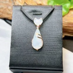 Mặt dây ngọc Phỉ thuý Myanmar hình con mèo, vàng 18k kim cương thiên nhiên - Hình ảnh 4