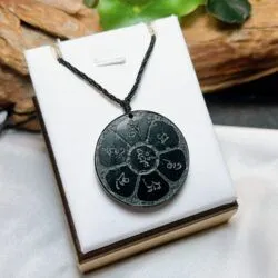 Mặt dây chú Om mani padme hum ngọc Cẩm thạch Myanmar, KT 35mm - Hình ảnh 4