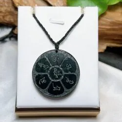 Mặt dây chú Om mani padme hum ngọc Cẩm thạch Myanmar, KT 35mm