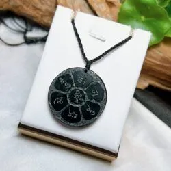 Mặt dây chú Om mani padme hum ngọc Cẩm thạch Myanmar, KT 35mm - Hình ảnh 2