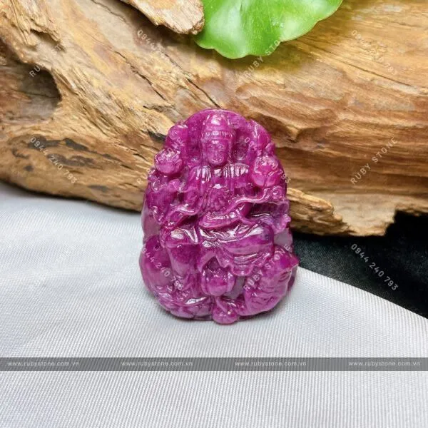 Phổ hiền bồ tát Ruby Nam Phi – Phật bản mệnh tuổi Thìn, Tỵ