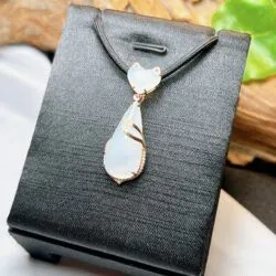 Mặt dây ngọc Phỉ thuý Myanmar hình con mèo, vàng 18k kim cương thiên nhiên - Hình ảnh 3