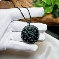 Mặt dây chú Om mani padme hum ngọc Cẩm thạch Myanmar, KT 35mm - Hình ảnh 3