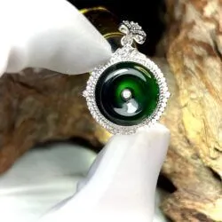Mặt dây đồng điếu ngọc Phỉ thuý mực dục Myanmar, vàng trắng 14k - Hình ảnh 3