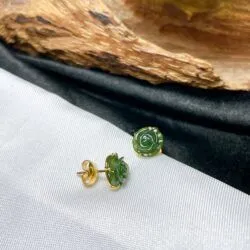 Khuyên tai hoa mẫu đơn ngọc bích Canada đậm, vàng 18k