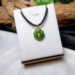 Mặt dây cỏ 4 lá ngọc bích Canada, vàng 18k - Ảnh 3