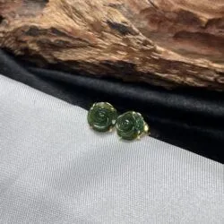 Khuyên tai hoa mẫu đơn ngọc bích Canada đậm, vàng 18k