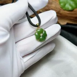 Mặt dây cỏ 4 lá ngọc bích Canada, vàng 18k - Ảnh 5