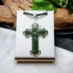 Mặt dây thánh giá Chúa Jesus, ngọc bích Canada, bạc 925