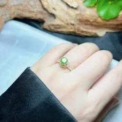 Nhẫn nữ ngọc bích Canada mài giác tròn, vàng 18k