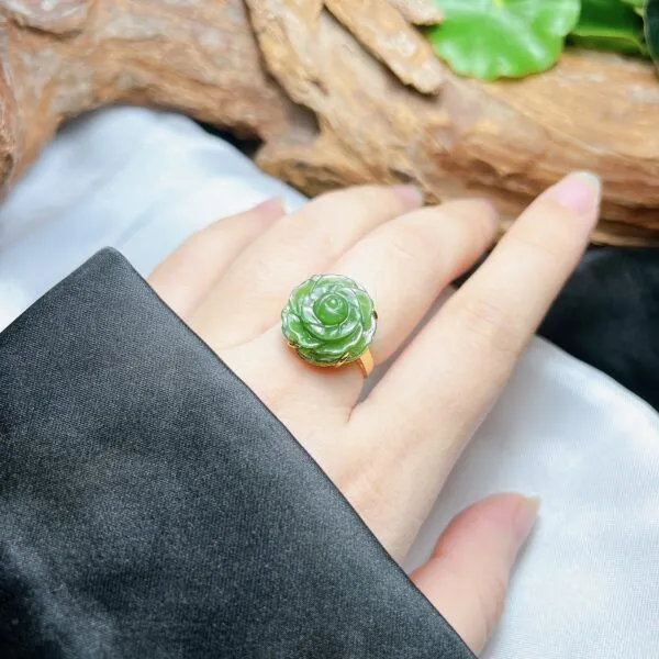 Nhẫn hoa mẫu đơn ngọc bích Canada, vàng 18k