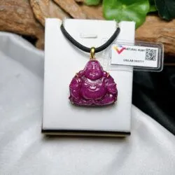 Phật Di Lặc Ruby Nam Phi, KT 30mm, vàng 18k