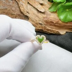 Nhẫn nữ trái tim ngọc bích Canada, vàng 18k