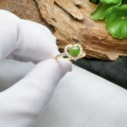 Nhẫn nữ trái tim ngọc bích Canada, vàng 18k