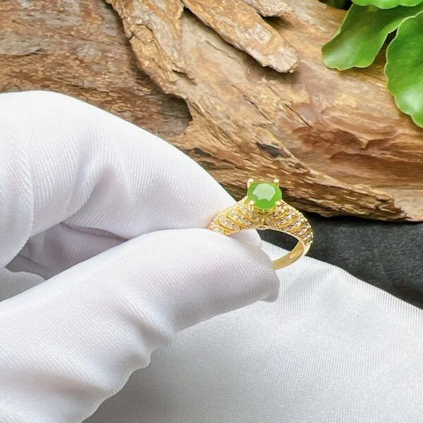 Nhẫn nữ ngọc bích Canada mài giác tròn, vàng 18k