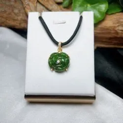 Mặt dây hoa mẫu đơn Ngọc bích Canada, vàng 18k
