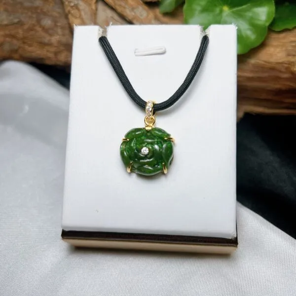 Mặt dây hoa mẫu đơn Ngọc bích Canada, vàng 18k