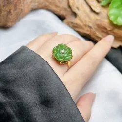 Nhẫn hoa mẫu đơn Ngọc bích Canada, vàng 18k