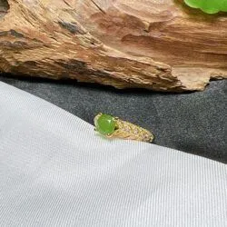 Nhẫn nữ ngọc bích Canada mài giác tròn, vàng 18k Nhẫn nữ ngọc bích Canada mài giác tròn, vàng 18k