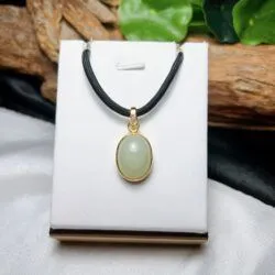 Mặt dây oval ngọc bích Nga, vàng 18k
