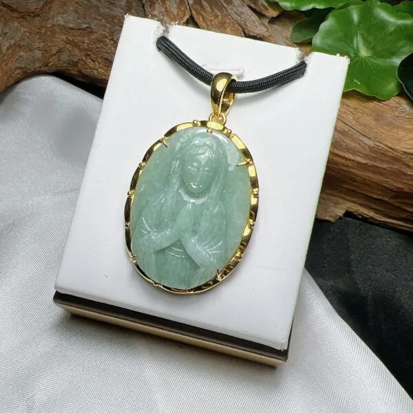 Mặt dây Đức mẹ Maria ngọc cẩm thạch Myanmar, vàng 18k