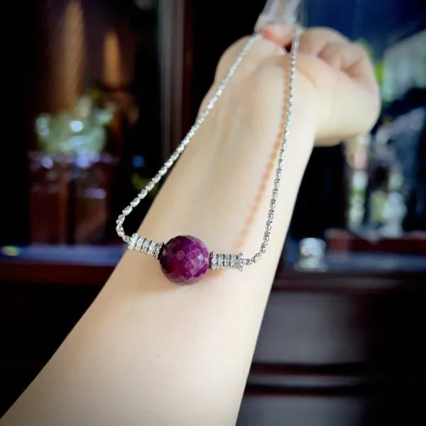 Dây chuyền trái châu Ruby Nam Phi mài giác, bạc 925
