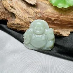 Phật Di Lặc ngọc bích Nga, chạm khắc thủ công tinh xảo