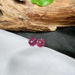 Khuyên tai hoa mẫu đơn đá quý Ruby Nam Phi, vàng 18k