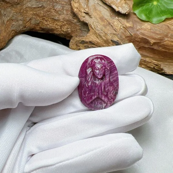 Đức mẹ Maria đá quý Ruby Nam Phi, chạm khắc thủ công tinh xảo
