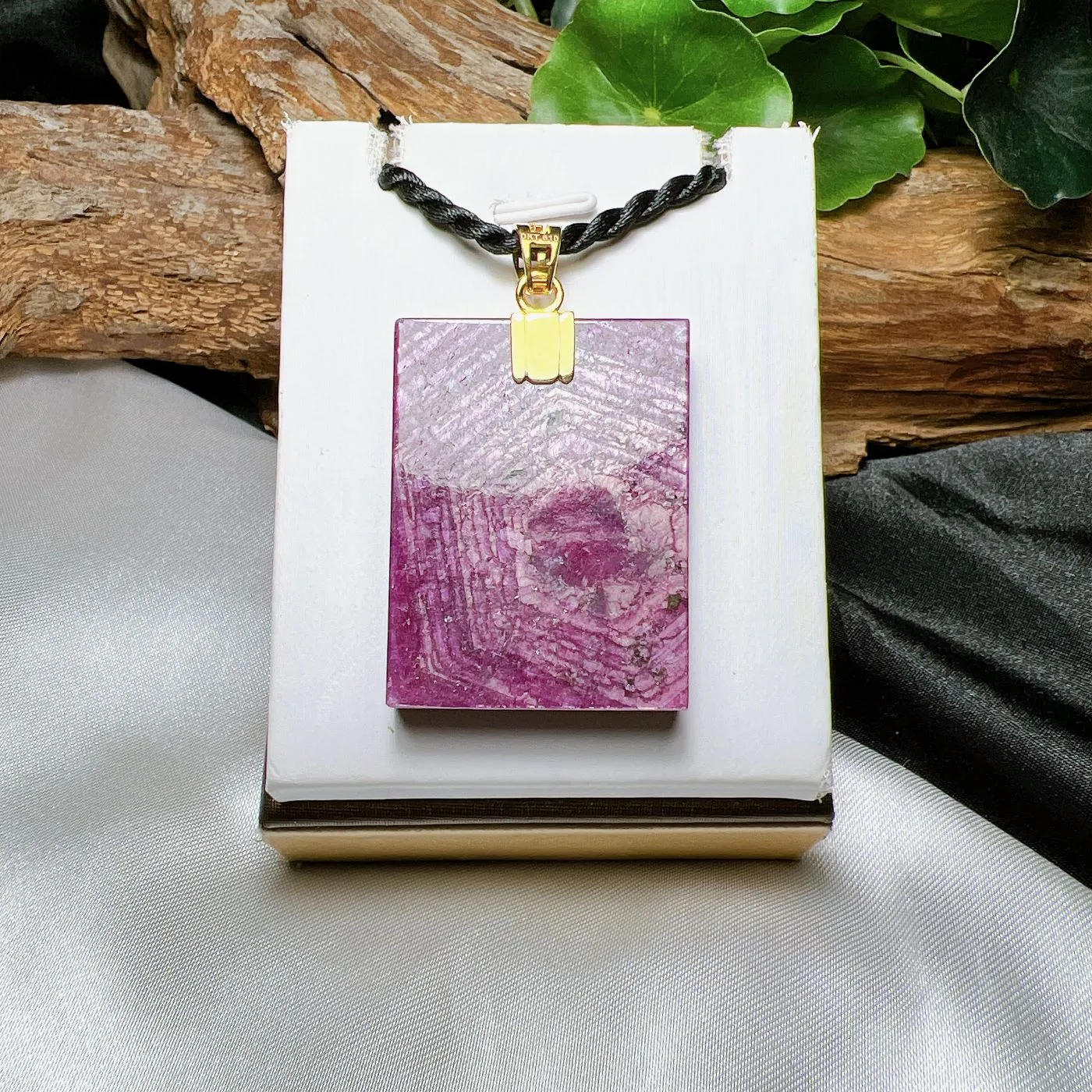 Mặt dây vô sự bài đá quý Ruby Nam Phi, vàng 18k Mặt dây vô sự bài đá quý Ruby Nam Phi, vàng 18k - Ảnh 5