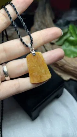 Mặt dây vô sự bài ngọc Phỉ thuý hoàng phỉ, vàng 18k - Ảnh 3