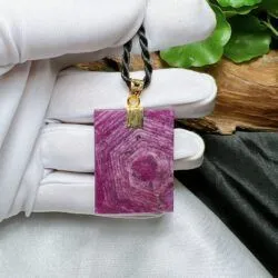 Mặt dây vô sự bài đá quý Ruby Nam Phi, vàng 18k Mặt dây vô sự bài đá quý Ruby Nam Phi, vàng 18k