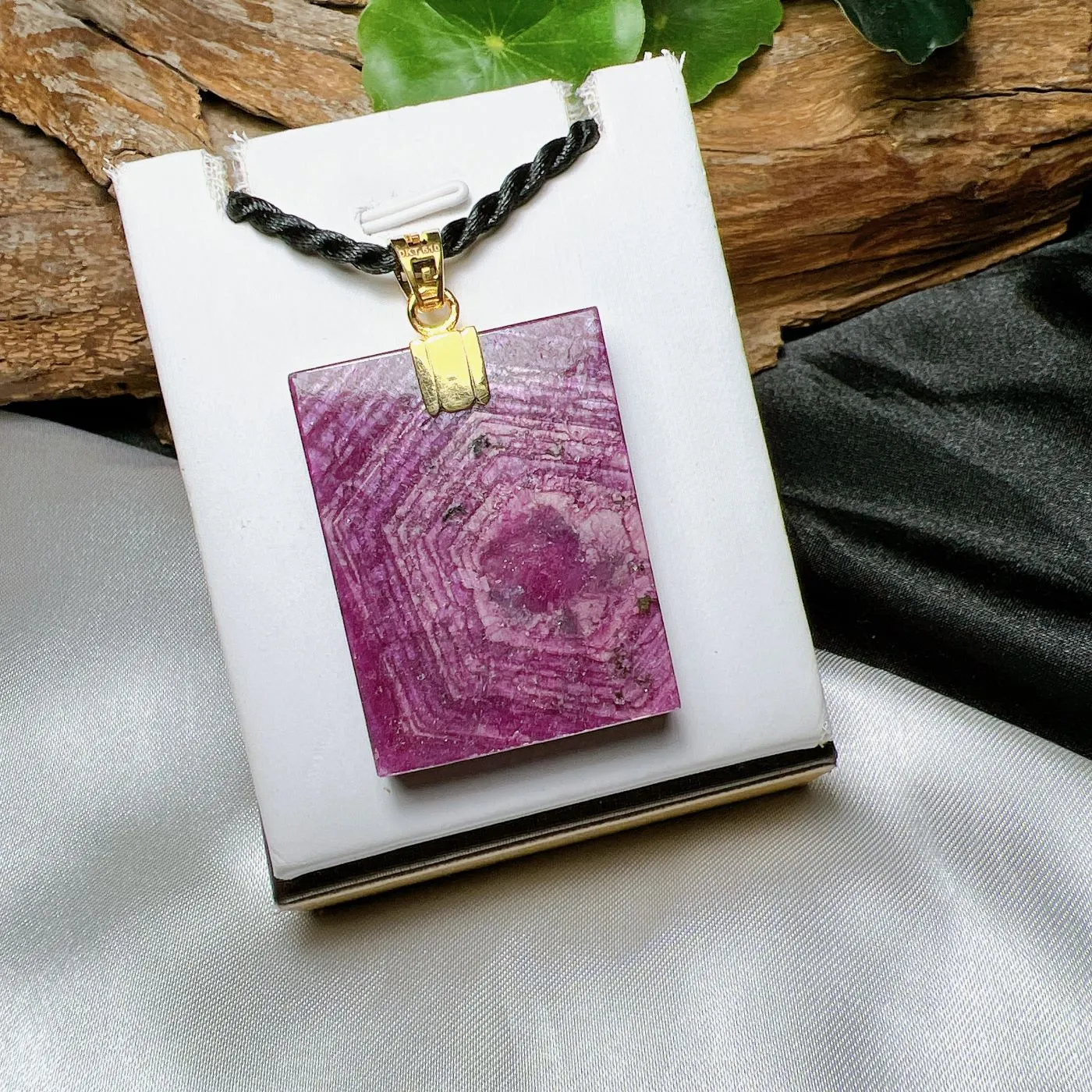 Mặt dây vô sự bài đá quý Ruby Nam Phi, vàng 18k Mặt dây vô sự bài đá quý Ruby Nam Phi, vàng 18k - Ảnh 7