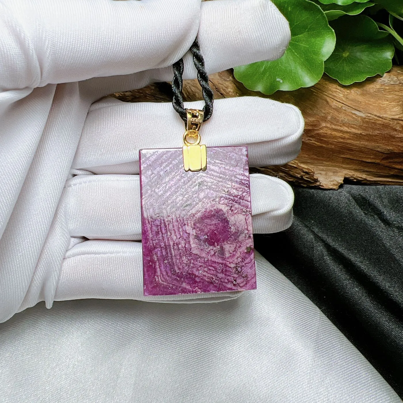 Mặt dây vô sự bài đá quý Ruby Nam Phi, vàng 18k Mặt dây vô sự bài đá quý Ruby Nam Phi, vàng 18k - Ảnh 2