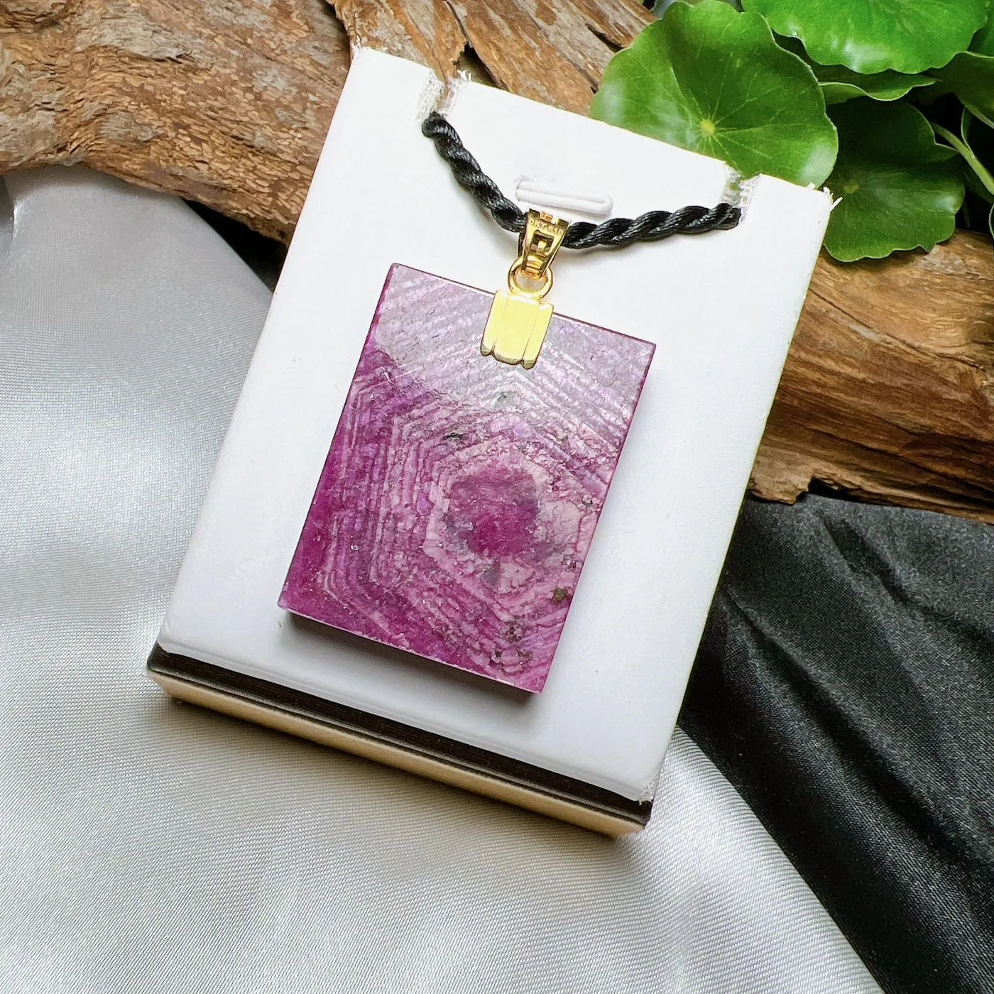 Mặt dây vô sự bài đá quý Ruby Nam Phi, vàng 18k Mặt dây vô sự bài đá quý Ruby Nam Phi, vàng 18k - Ảnh 6