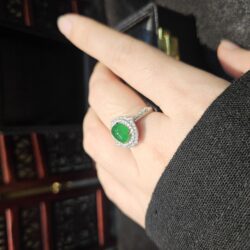 Nhẫn ngọc phỉ thuý xanh lục đế vương Nhẫn ngọc phỉ thuý xanh lục đế vương