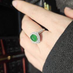 Nhẫn ngọc phỉ thuý xanh lục đế vương